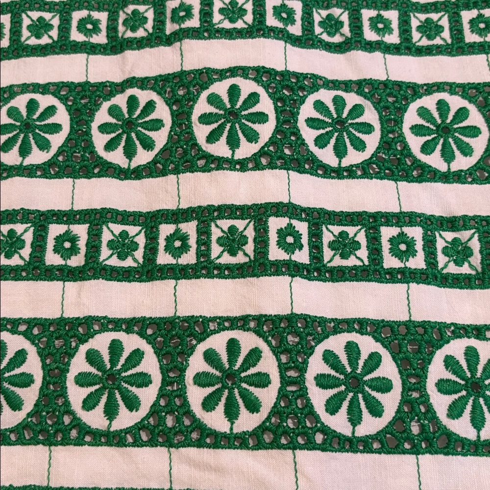 Zara Green and White Patterned Women's Skirt

Waist 13”
Hips 16”
Lenght 35” - Picture 3 of 6